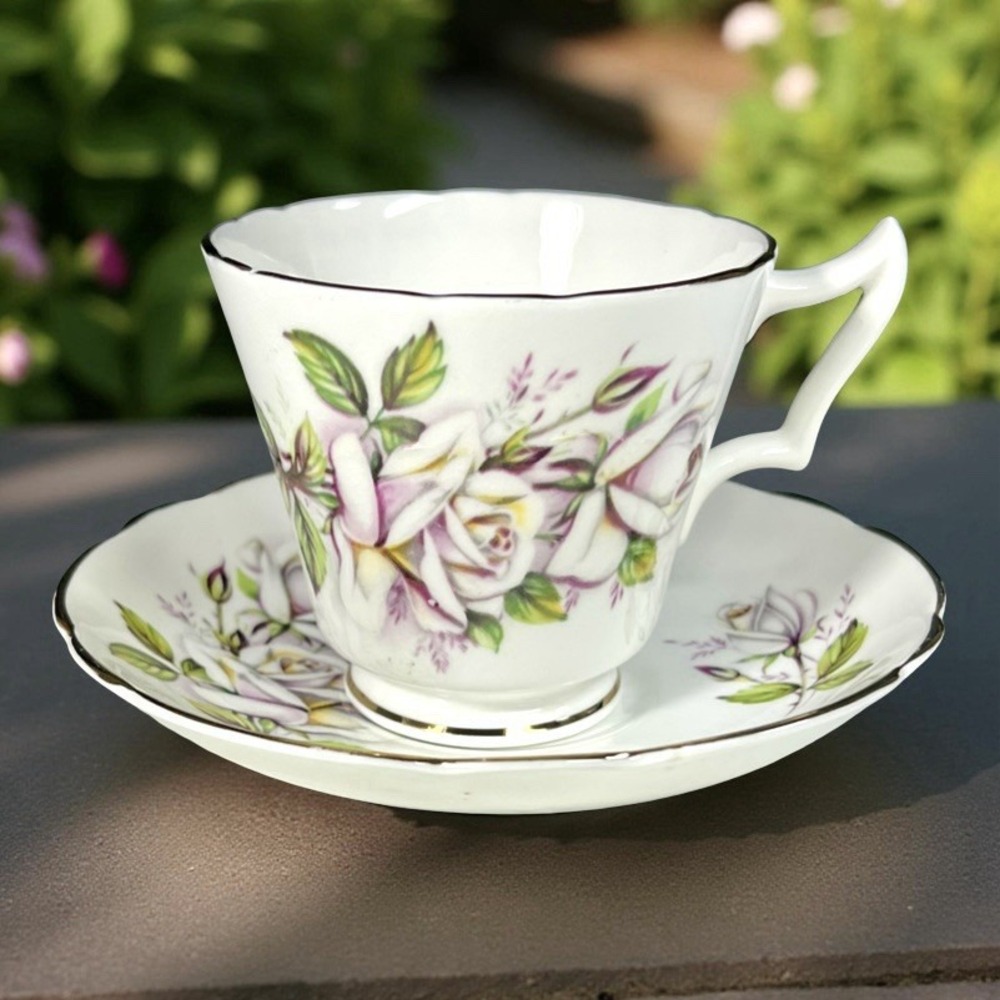 VTG Marlborough Bone China White Roses Teacup & Saucer Set 22K Gold Trim England